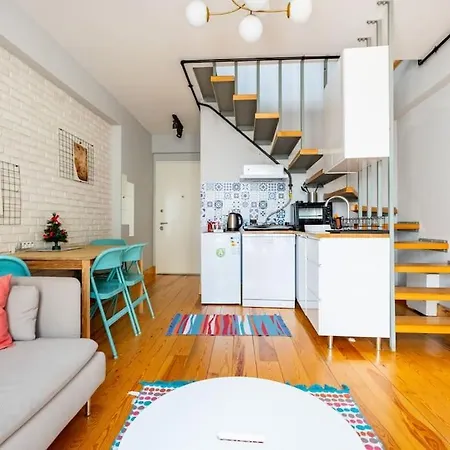 House With 5 Floor And Elevator